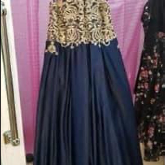 Dress - Picture 8 of 8